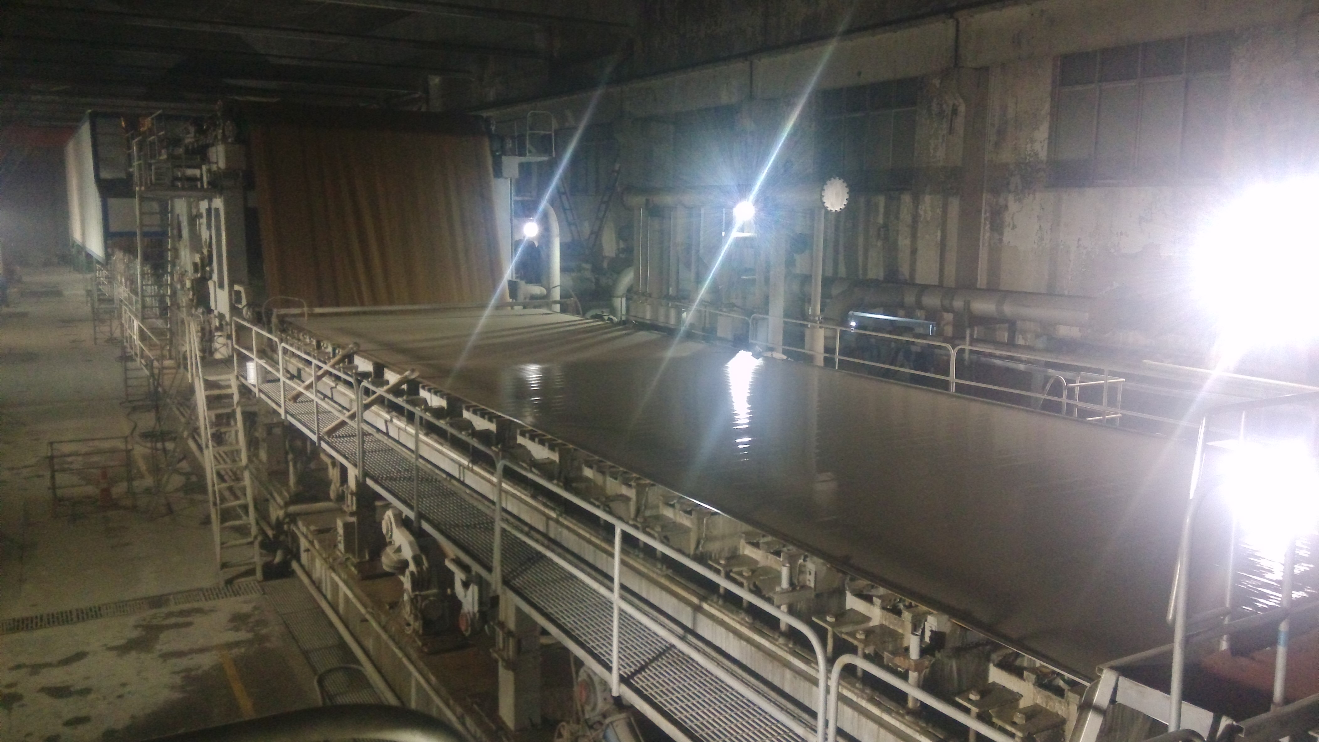 2013年8月，保定華康4200/400普瓦紙機(jī)順利開(kāi)機(jī)