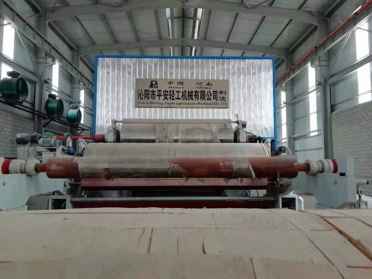 2020年3月，埃及薩達(dá)特城3800/400高瓦紙機(jī)順利投產(chǎn)
