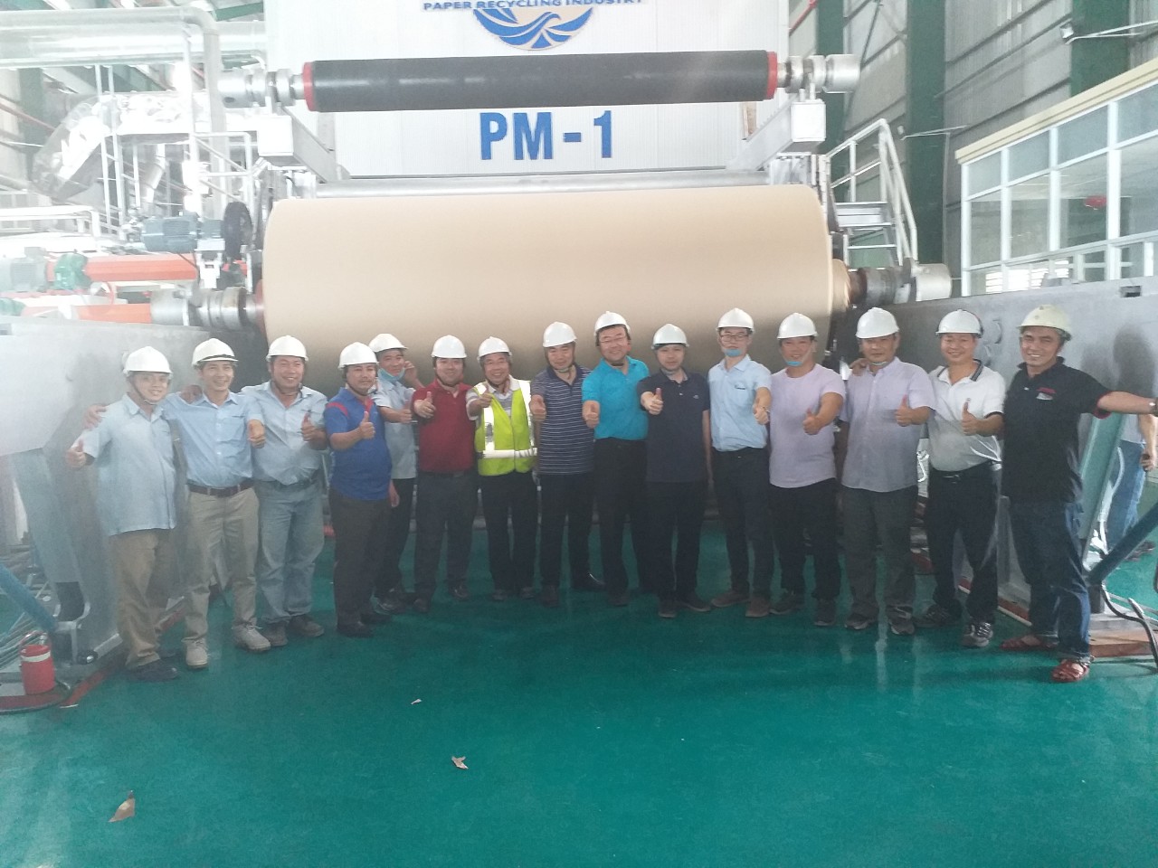 2020年12月，越南魁源紙業(yè)4000/550箱板紙順利開機出紙